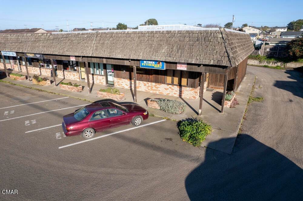2. Commercial for Sale at 486 S Franklin Street Fort Bragg, California 95437 United States