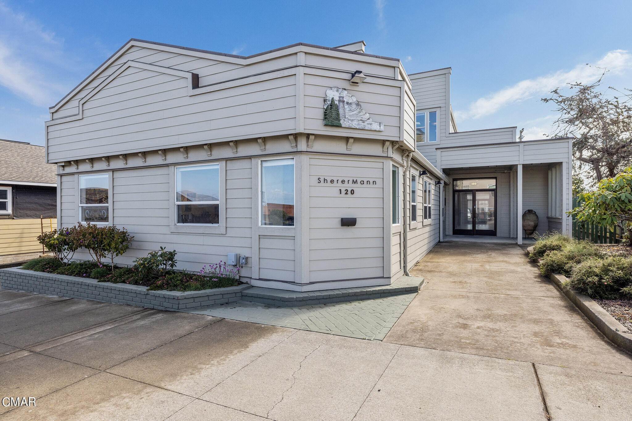 19. Single Family Homes for Sale at 120 N Franklin Street Fort Bragg, California 95437 United States