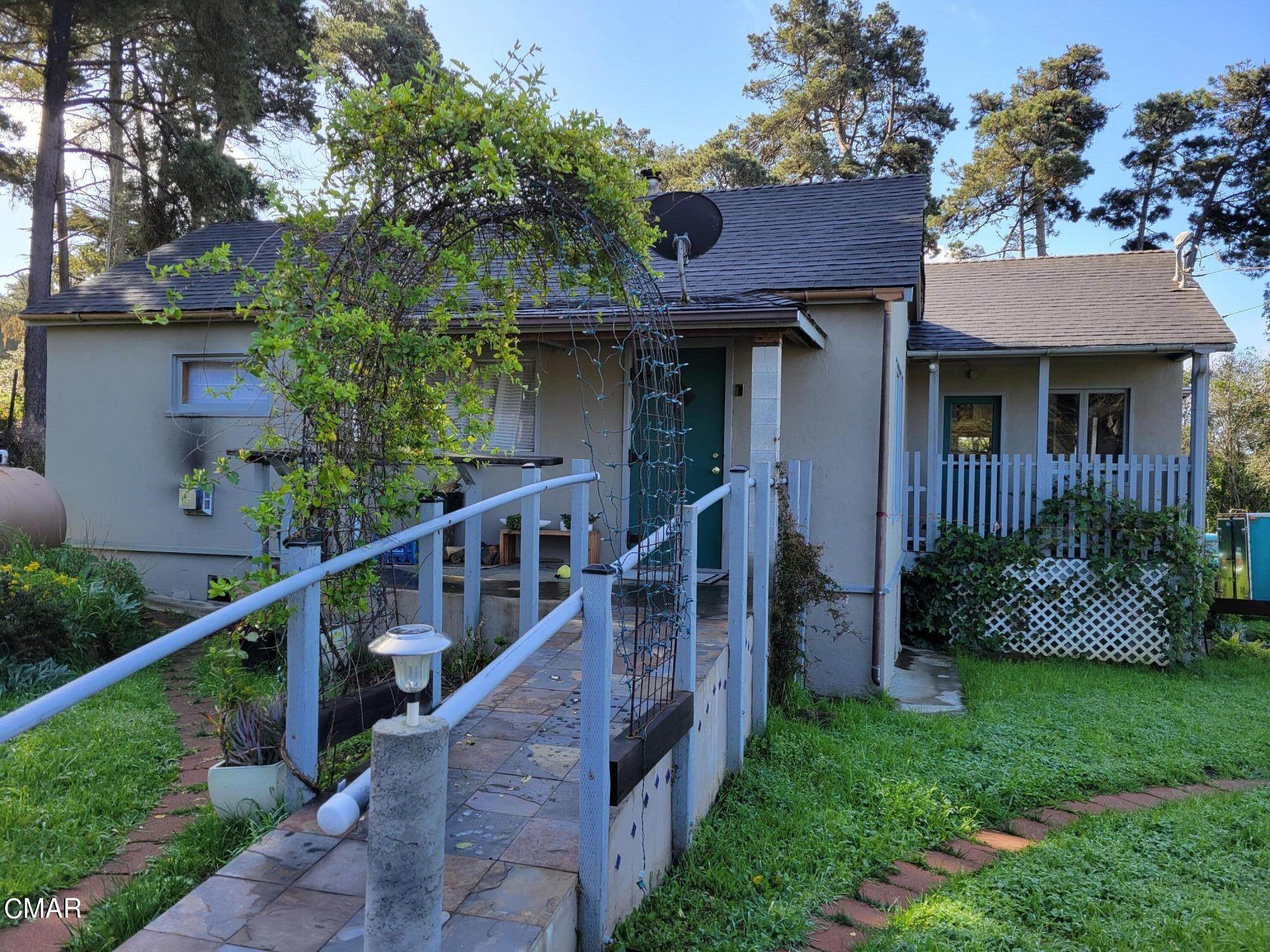 13. Single Family Homes for Sale at 32901 Collins Lane Fort Bragg, California 95437 United States