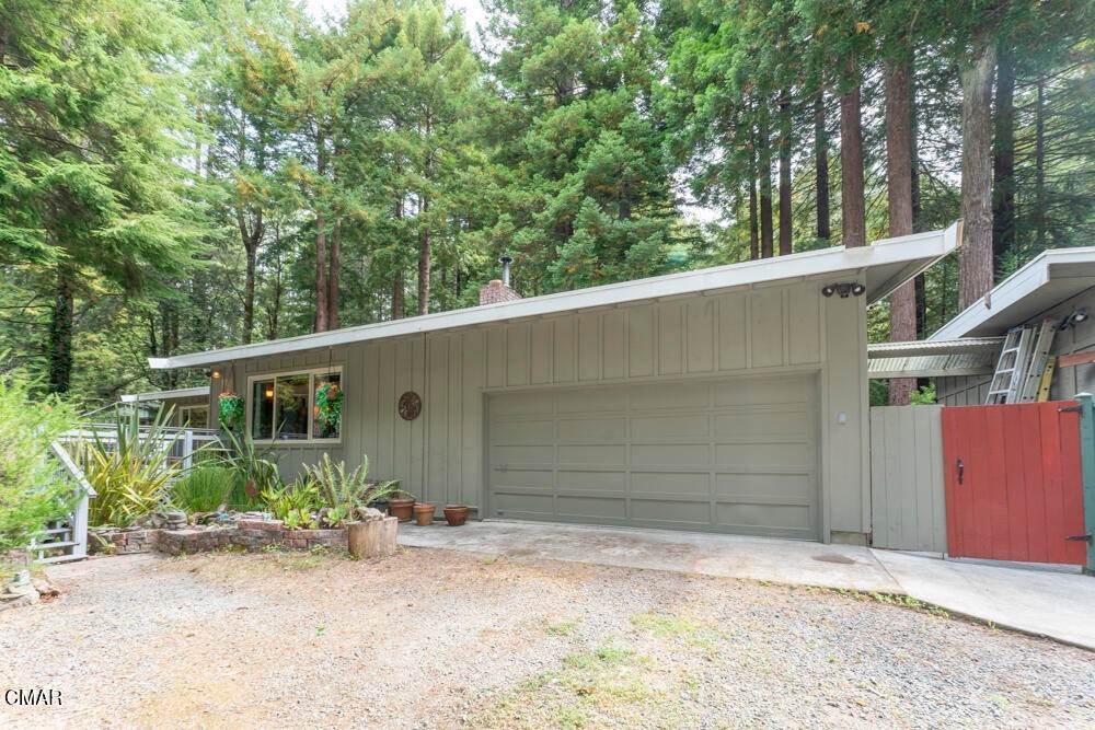 19. Single Family Homes for Sale at 31001 Simpson Lane Fort Bragg, California 95437 United States