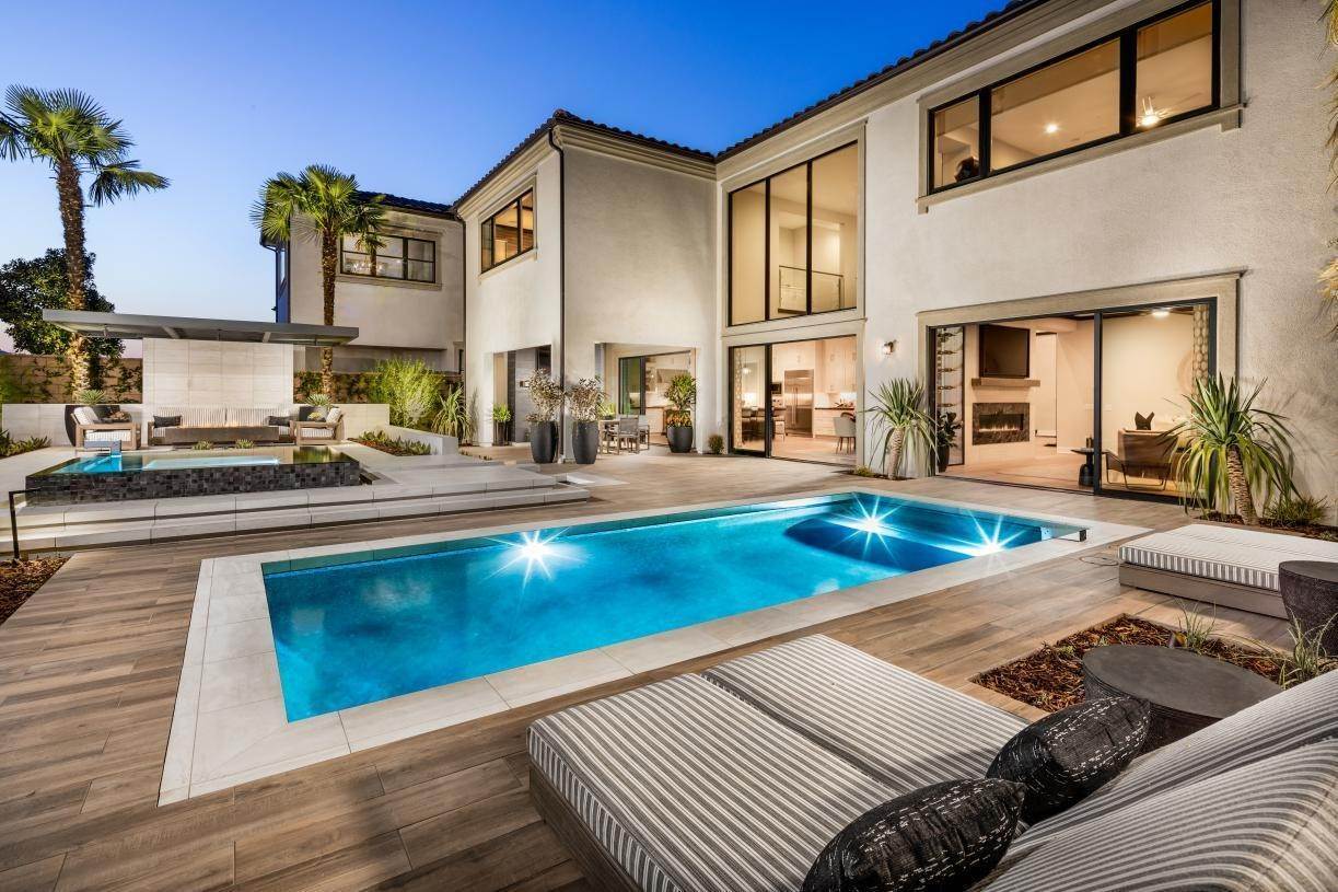 6. Single Family for Sale at Harbor Coastal Contemporary 20100 W Galway Ln PORTER RANCH, CALIFORNIA 91326 UNITED STATES