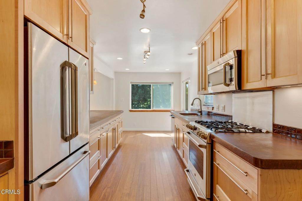 9. Single Family Homes for Sale at 16551 Mitchell Creek Drive Fort Bragg, California 95437 United States
