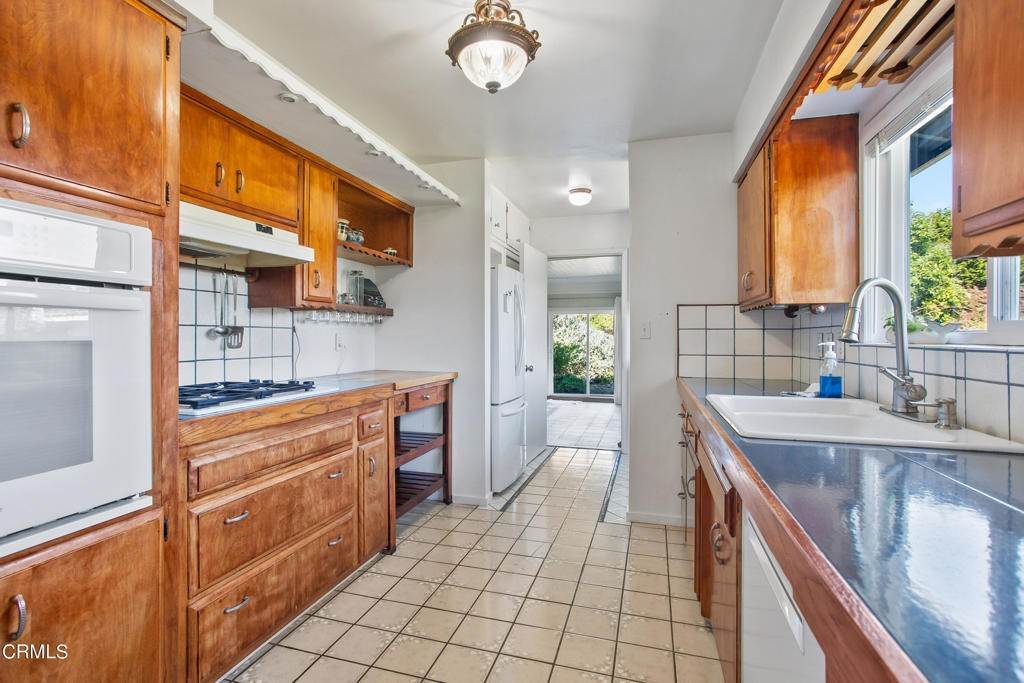 8. Single Family Homes for Sale at 21880 North Petaluma Avenue Fort Bragg, California 95437 United States