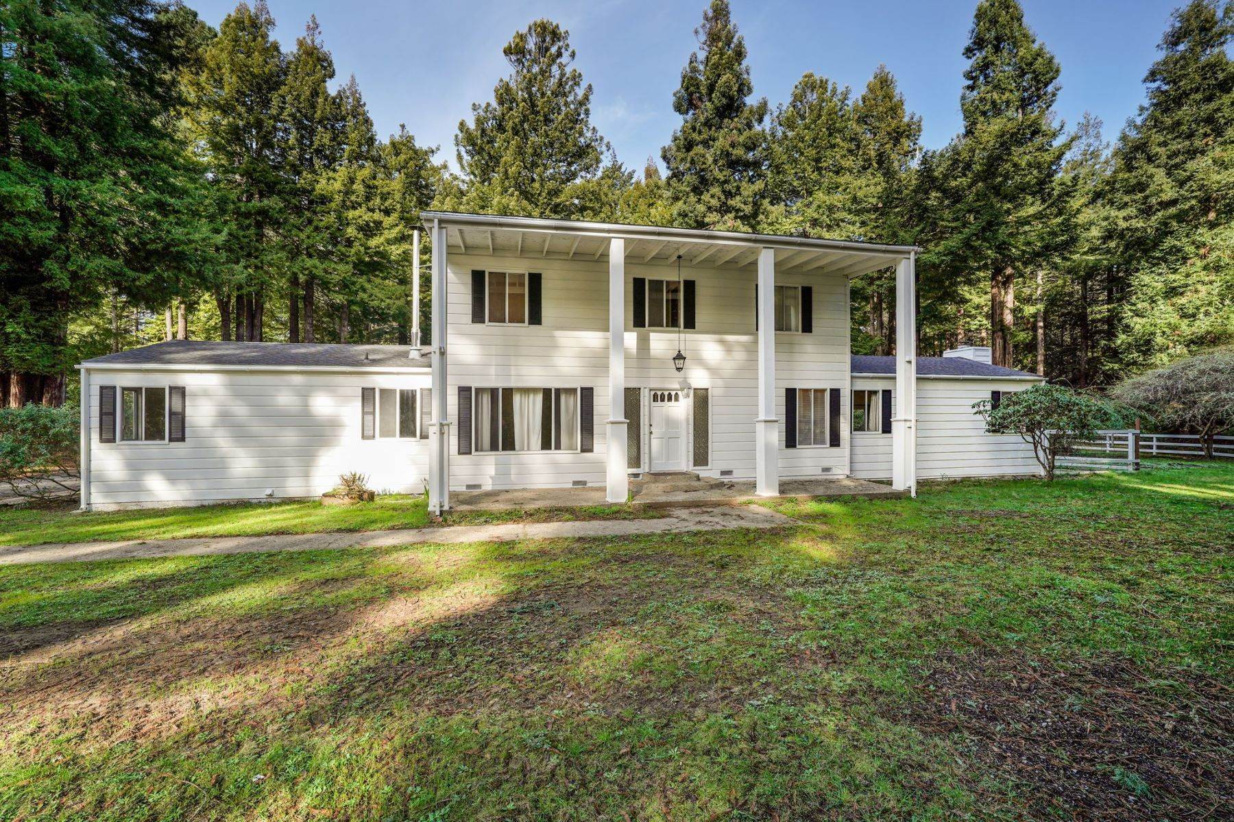 Single Family Homes 为 销售 在 Coastal Southern Colonial 19701 Noyo Acres Drive Fort Bragg, 加利福尼亚州 95437 美国