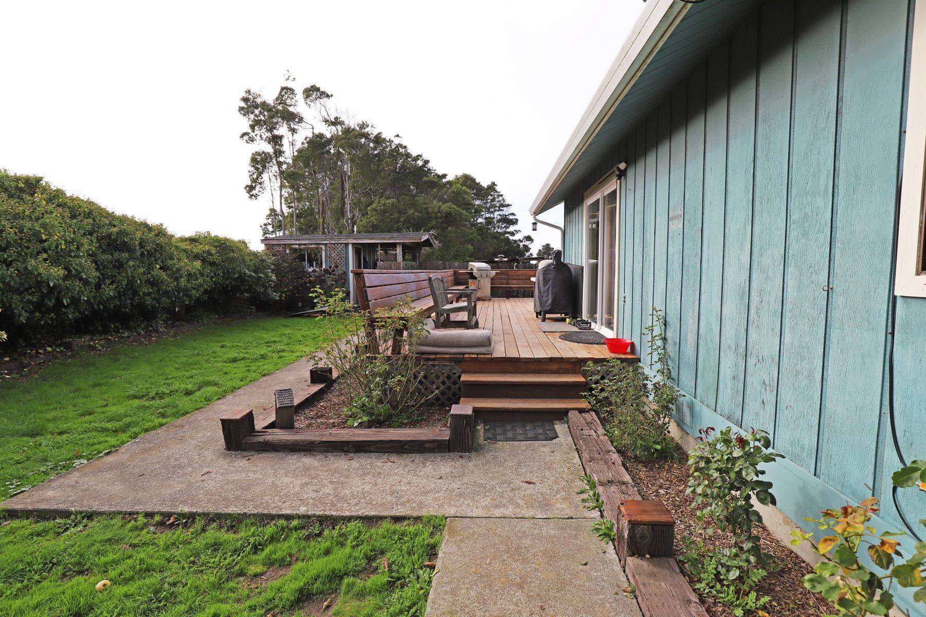 22. Single Family Homes for Sale at Sanderson Suite 565 S Sanderson Way Fort Bragg, California 95437 United States