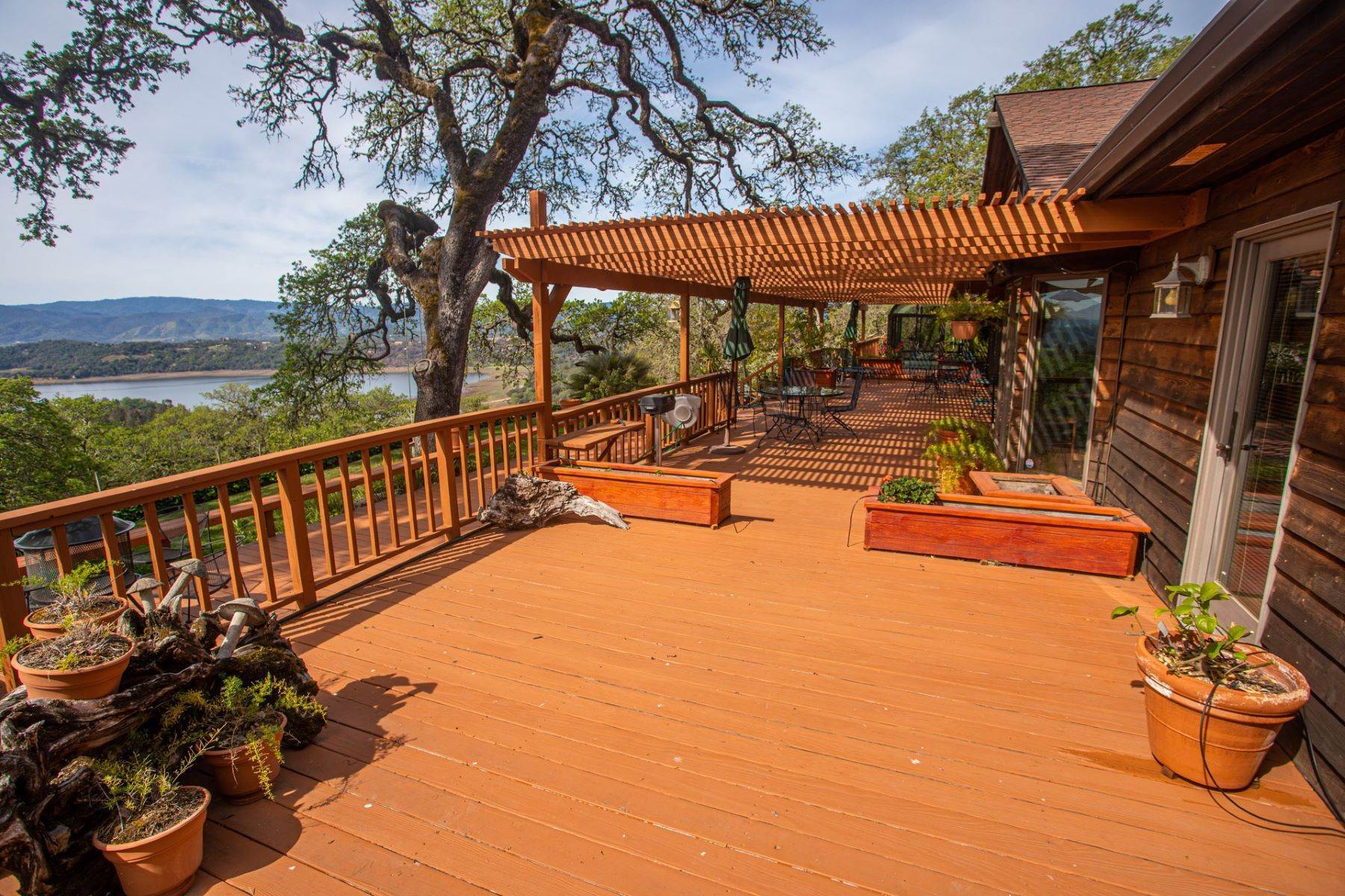 25. Single Family Homes for Sale at Lake Mendocino View Estate 5211 Black Bart Trail Redwood Valley, California 95470 United States