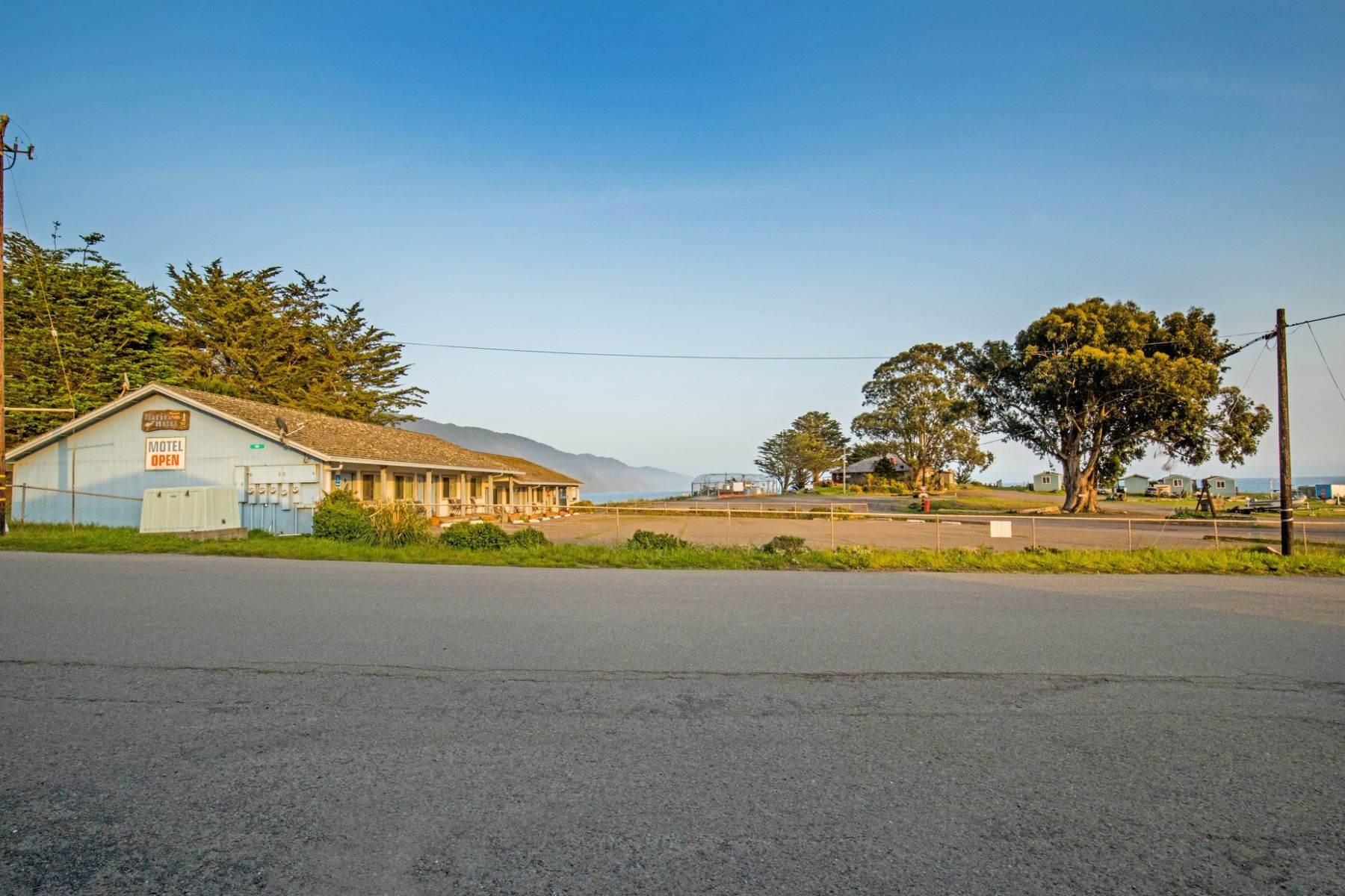 3. Other Residential Homes por un Venta en 14 Acres Overlooking Rugged Pacific “Lost Coast” 533 Machi Road Whitethorn, California 95589 Estados Unidos