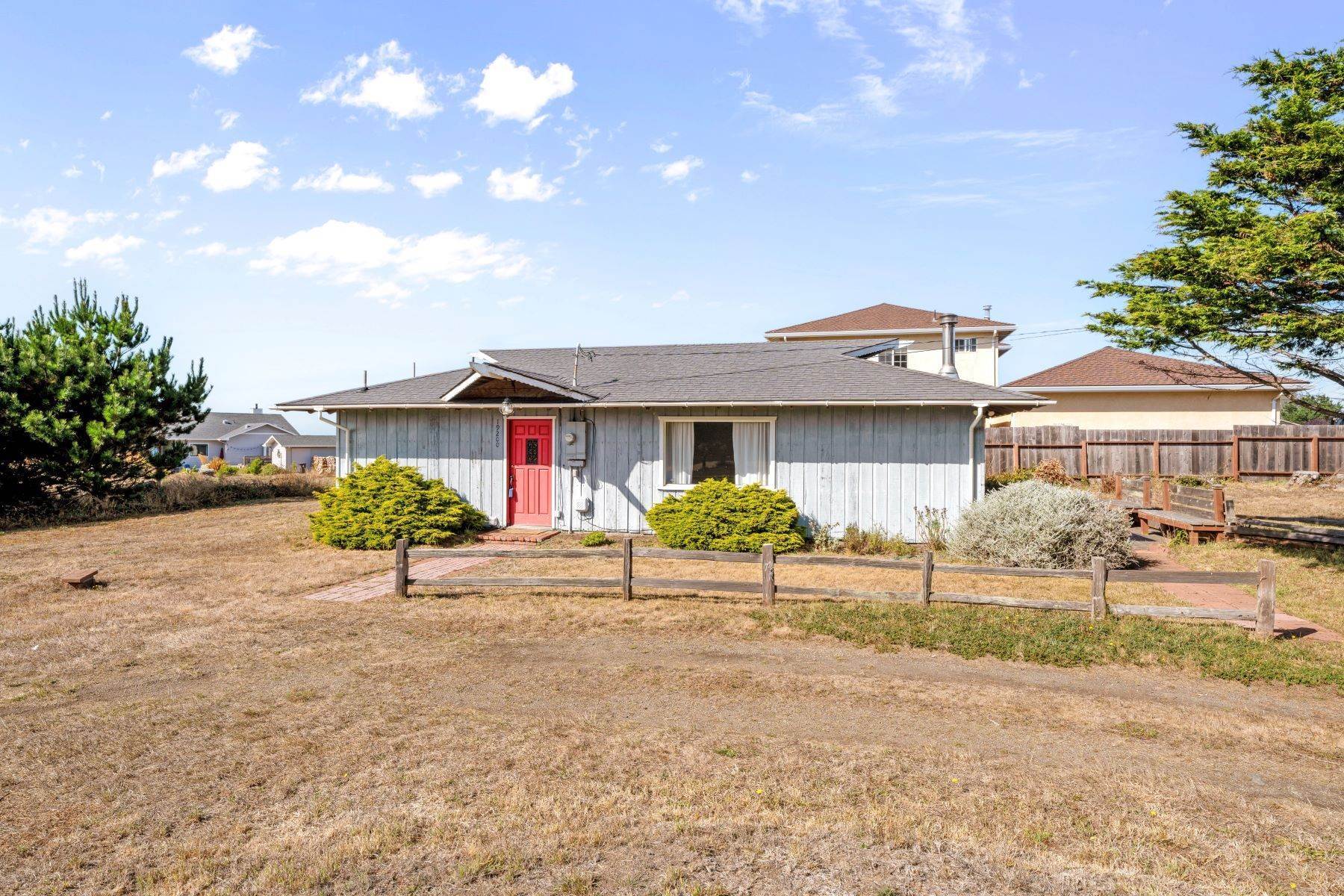 25. Single Family Homes for Sale at Coastal Bungalow 19200 Del Mar Drive Fort Bragg, California 95437 United States