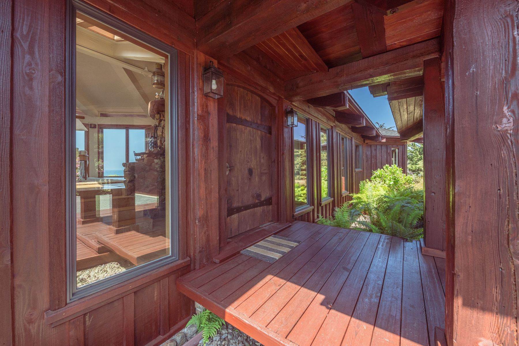 24. Single Family Homes for Sale at Seal Rock 7044 Highway 1 Little River, California 95456 United States