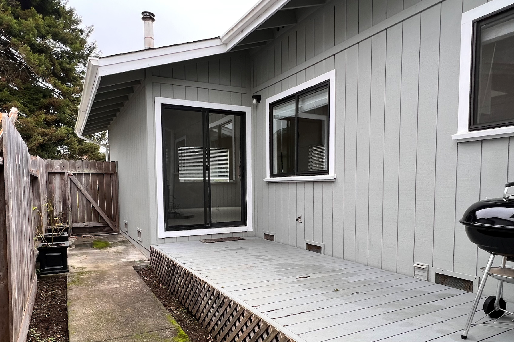 9. Single Family Homes for Sale at Great Features, Great Location 621 S Sanderson Way Fort Bragg, California 95437 United States