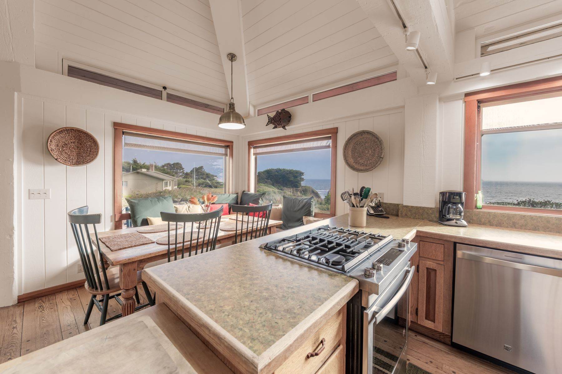10. Single Family Homes for Sale at Seal Rock 7044 Highway 1 Little River, California 95456 United States