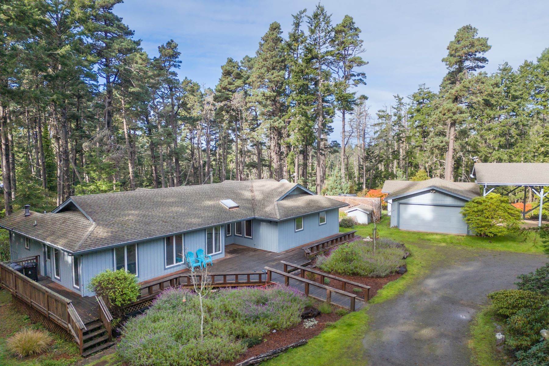 5. Single Family Homes for Sale at Golf Course Views 44786 Little River Airport Road Little River, California 95456 United States